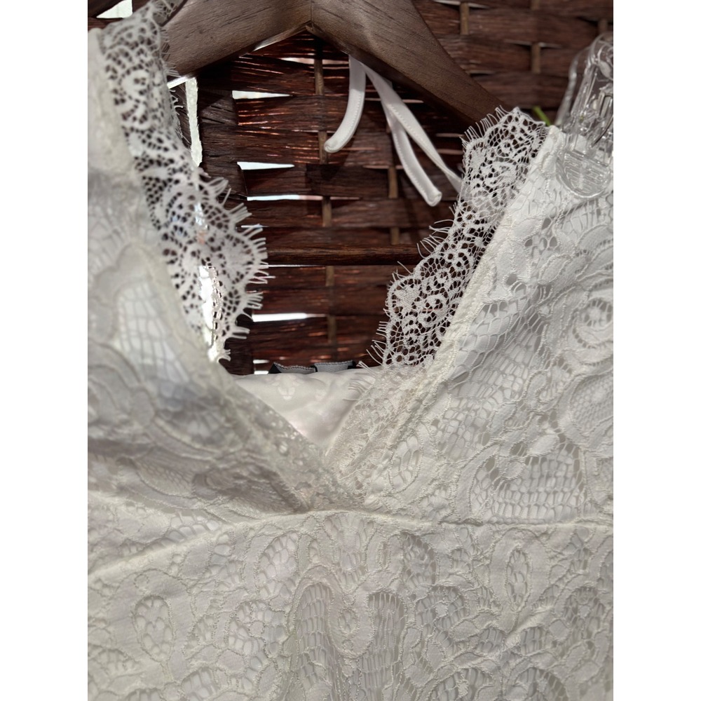 Pretty Little Thing White Lace halter dress - Picture 8 of 13